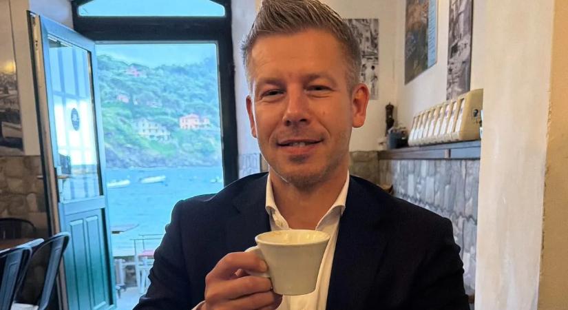 Magyar Péter felesküdött az alaptörvényre, majd rögtön megsértette