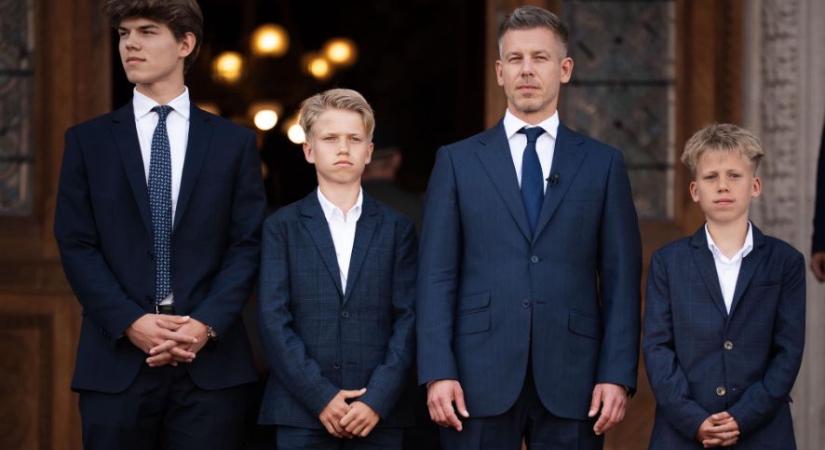Magyar Péter: a fiaim továbbra sem közszereplők