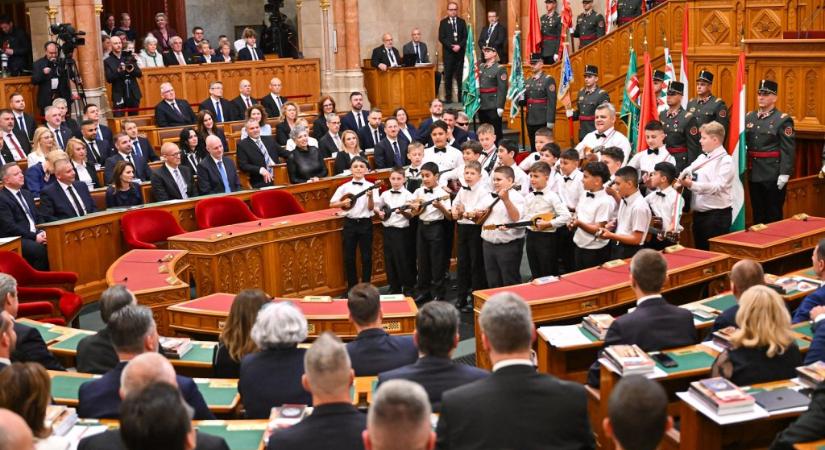 100 Tagú Cigányzenekar: Gyermekeknek hátat fordítani a származásuk miatt nem politikai állásfoglalás, hanem elfogadhatatlan kirekesztés