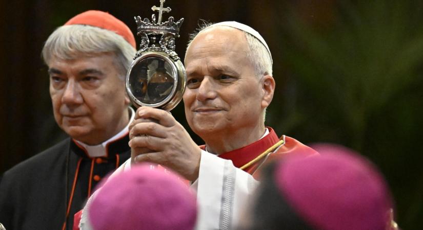 Pápa az anyahajón – Egy éve lépett hivatalba XIV. Leó