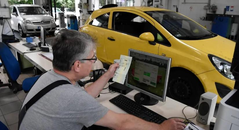 Brüsszel döntött, ez minden idősebb autó tulajdonosát érinti