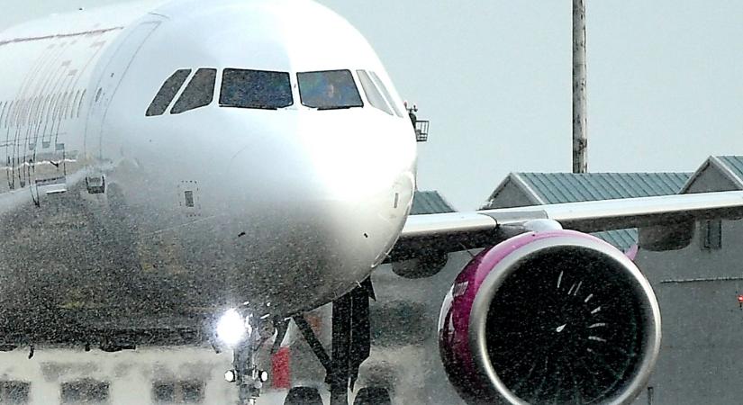 Felszálláshoz készülő repülőgép ütött el egy embert Denverben