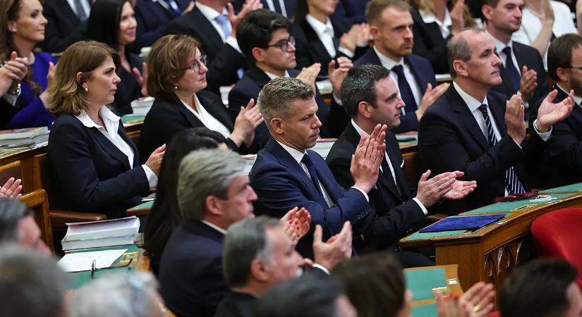 Új minisztériumok, veszélyhelyzet  ezek az új Országgyűlés által hozott első rendelkezések