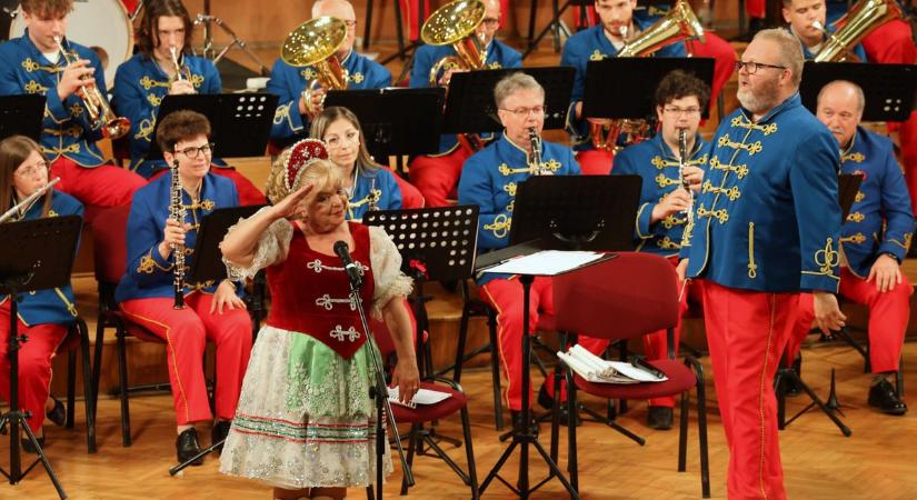 Operettgála Nyíregyházán Oszvald Marikával és Peller Károllyal (fotókkal, videóval)