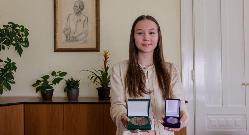 Akire büszke lehet a Kazinczy-gimnázium - Ismerjék meg Violát, a tüneményes győri diáklányt, aki csodásan beszél