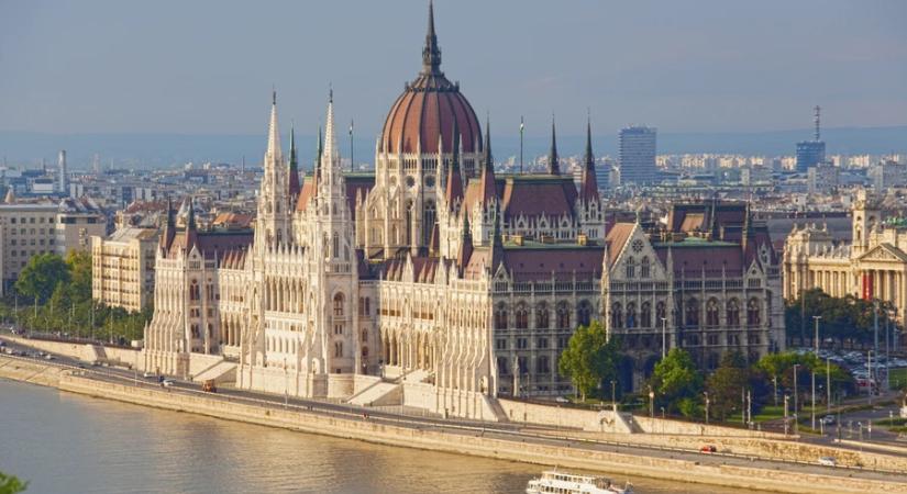 Alakuló ülését tartja a parlament