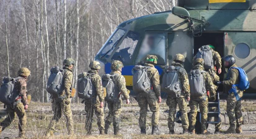 Óriási pénzeket ígérnek az ukrán katonáknak a frontszolgálatért