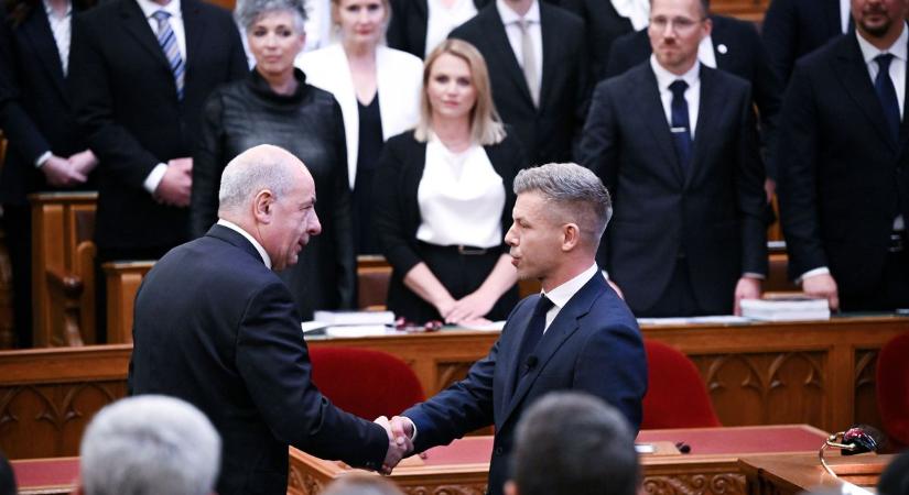 Alapvető fontosságú lenne a közjogi méltóságok iránti tisztelet megőrzése