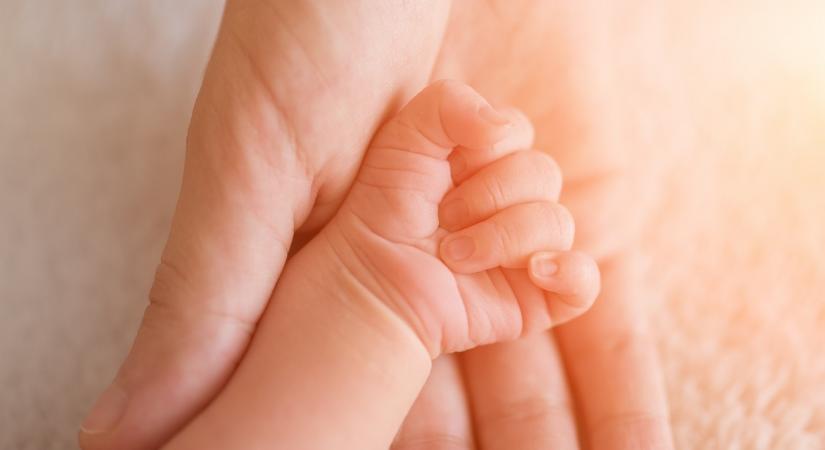 Csodálatos hír! Babát vár a válogatott focista kedvese