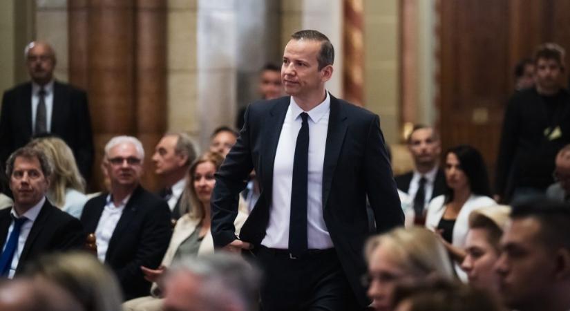Toroczkai: Visszataszító, hogy a Tisza Párt a gyermekekkel egy vitát kiváltó dal mellett a saját kampánydalát adatta elő