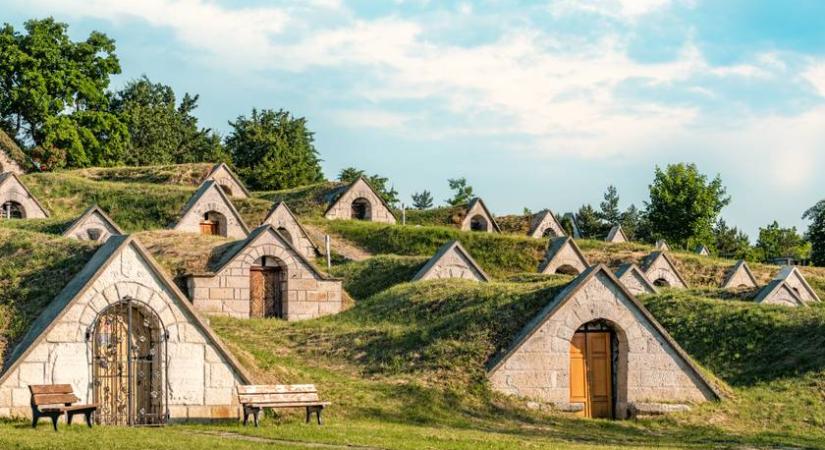 Apró magyar településért vannak odáig a turisták: elbűvölő borospincék sorakoznak itt