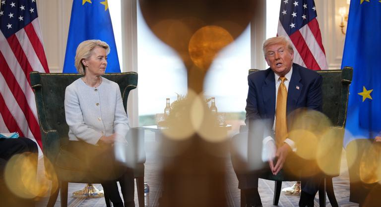 Csetlik-botlik az Európai Unió, az egyre dühösebb Donald Trump ezt azonnal kihasználja