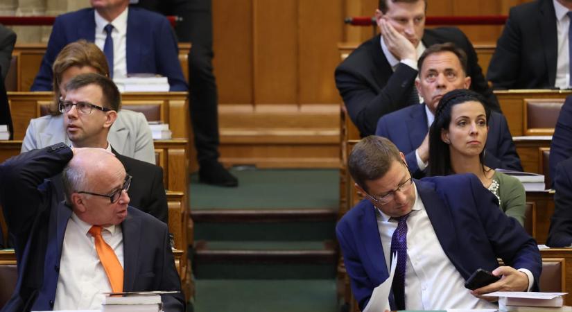 A Fidesz-KDNP az utolsó pillanatban variált még az országgyűlési bizottságokkal