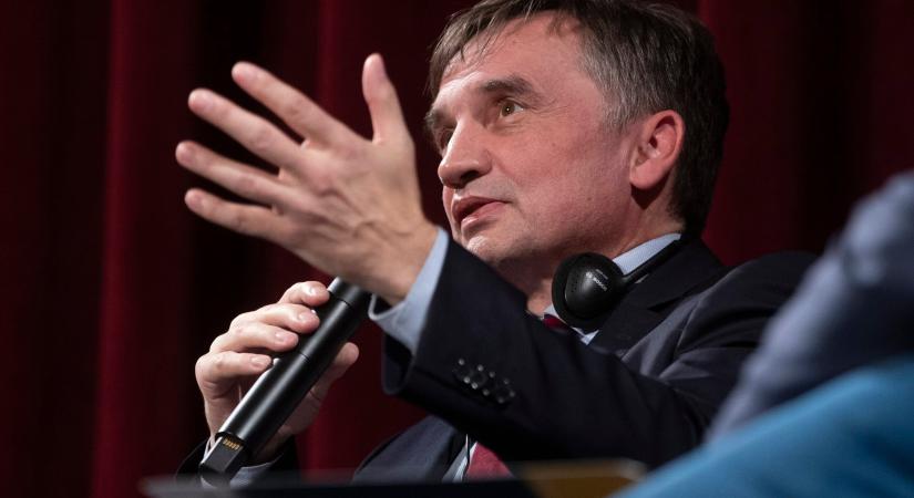 Amerikába menekült a Budapesten bujkáló, körözött exminiszter Panyi Szabolcs szerint