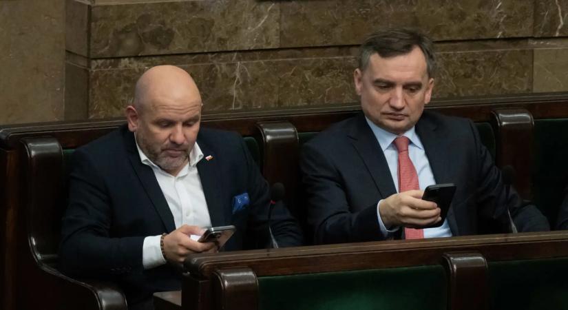 Az Egyesült Államokba távozott a 26 bűncselekménnyel vádolt Zbigniew Ziobro a magyar kormányváltás napján