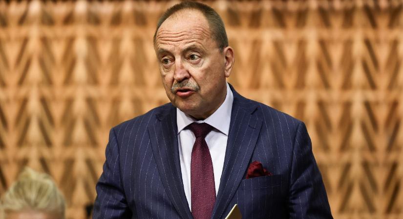 A parlament „legrégebbi” tagja szerint nem elkezdődött, hanem befejeződött a rendszerváltás