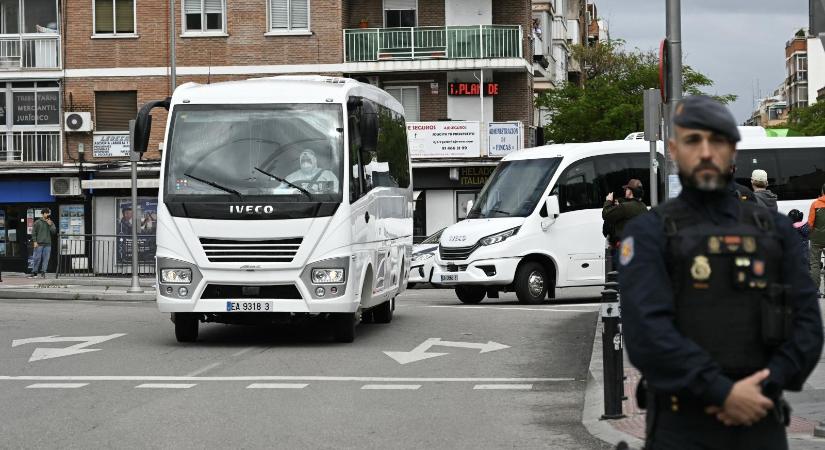 Már Madridban van 14 olyan spanyol utas, akit a hantavírussal fertőzött óceánjáróról evakuáltak