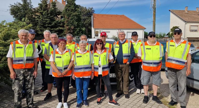 Önzetlen segítők, ők is vigyáztak a bringatúra mezőnyére