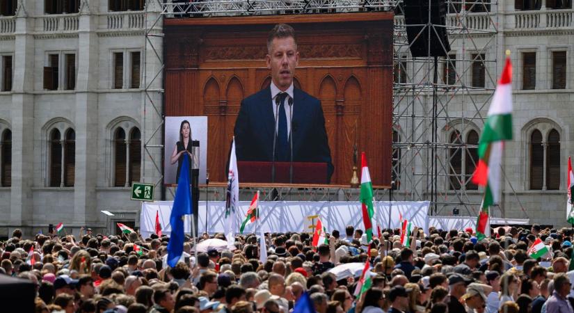 Üdvrivalgás és brüsszeli elvárások: így köszöntötték Magyar Pétert miniszterelnökként a külföldi lapok