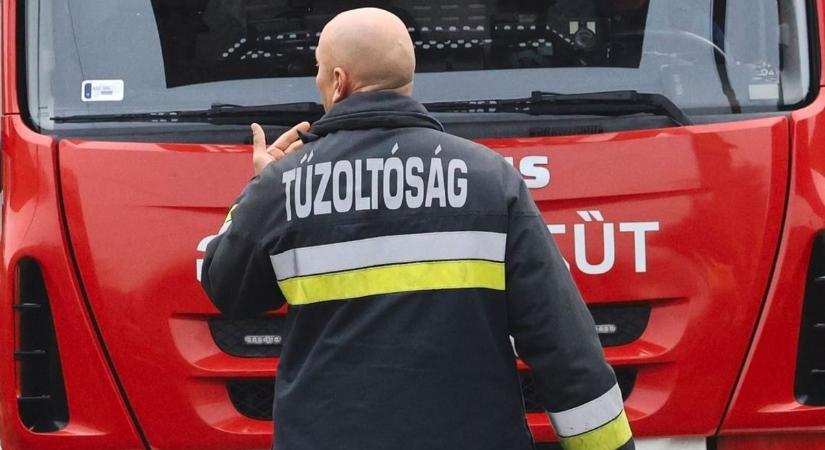 Kigyulladt egy tároló Nyíregyházán – Sóstó útra riasztották a tűzoltókat