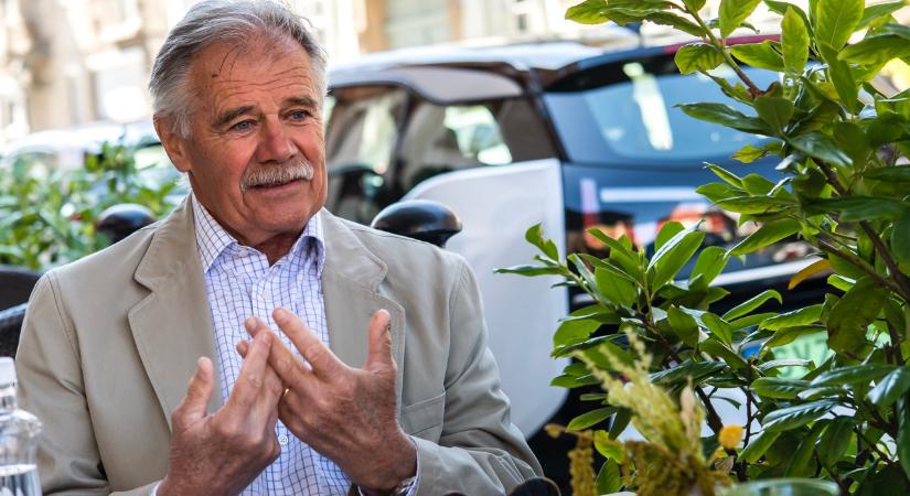 Kásás Zoltán: „A zselégerinc vált divatossá, de nekünk maradjon meg a tartásunk!”