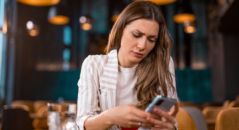 Ezen a helyen megbüntetnek, ha előveszed a mobilod