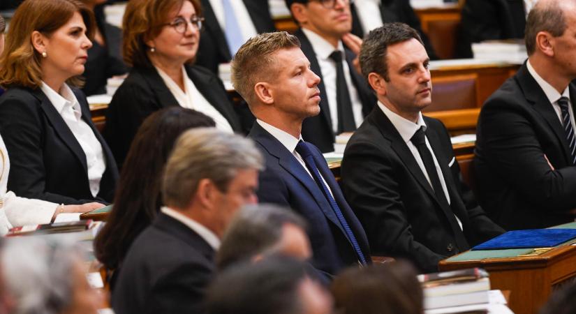 Melléthei-Barna Márton: Haladéktalanul mondjanak le a jogállamot romboló közjogi méltóságok és intézményvezetők
