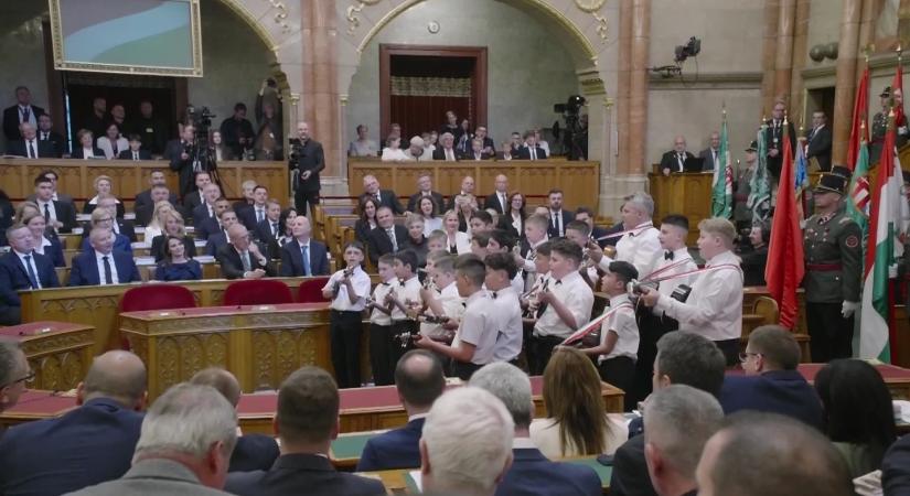 Magyarázkodik a Mi Hazánk, felháborodott a 100 tagú cigányzenekar vezetője