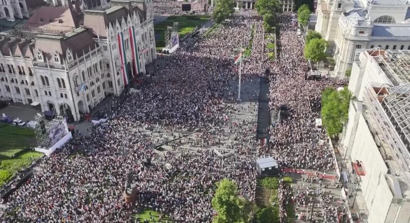 Népünnepély Magyar Péter beiktatása után
