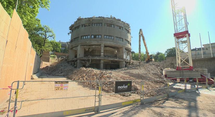 Körszálló: a földdel teszik egyenlővé az ikonikus épületet