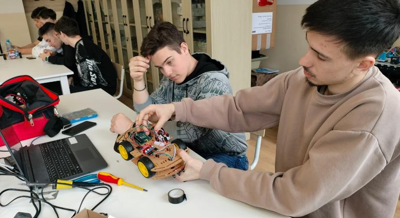 Technikai hajlammal és kreativitással is lehet érvényesülni – A Sapientia egyik „tápegysége” az Elektromaros