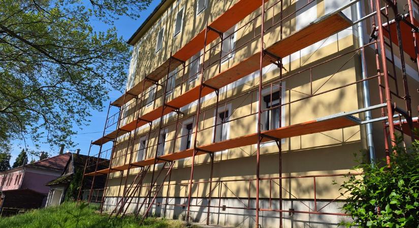 Fontos alapanyag tűnhet el az építőiparban? Leállt a sokak által kedvelt felújítási program