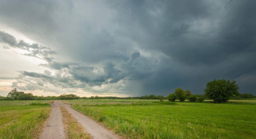 Zivatarokkal, jégesővel érkezhet a hidegfront