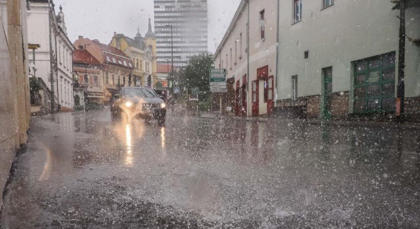 Mutatjuk, mikor érkezhetnek a hétfői záporok és zivatarok