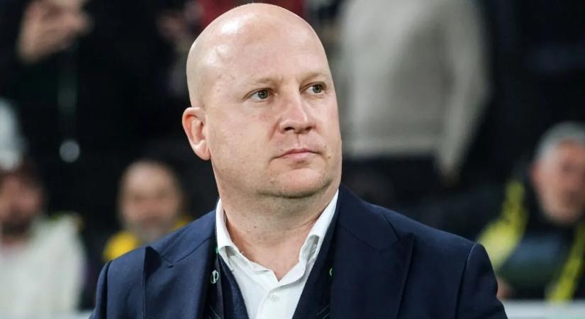 Varga Barnabásék betörtek a sajtótájékoztatóra és az edzőjüket fütyülték – videó