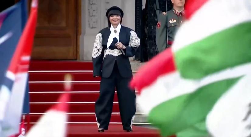 Mindenki Oláh Ibolya fellépéséről beszél: ledőlt a kordon, Geszti Péter is üzent