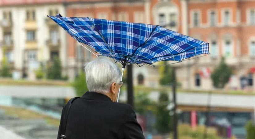 Szükség lehet az esernyőkre hétfőn, jönnek a zivatarok