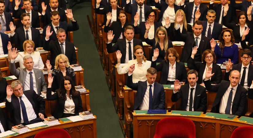 Sűrű nap lesz a parlamentben: kezdődik a miniszterjelöltek meghallgatása
