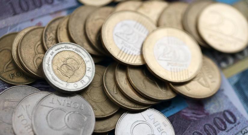 Esik az eső, vele a forint is