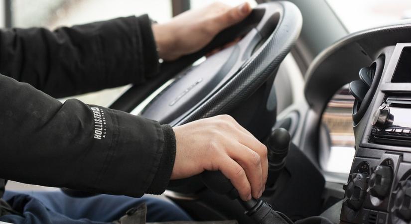 Új szabályok várnak a sofőrökre, megszűnik a próbavezetői engedély