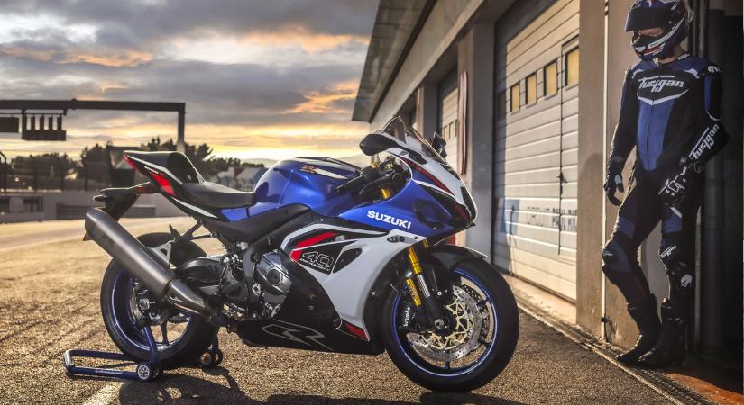 Monteblancóban motoroztatta meg a világsajtót a Suzuki – visszatért a GSX-R1000R, a 40 éves legenda