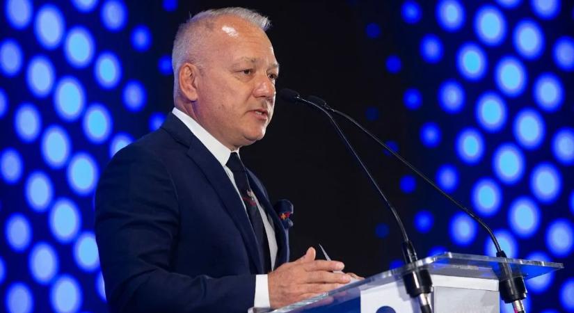 Pofára esett az ásványvizes milliárdos