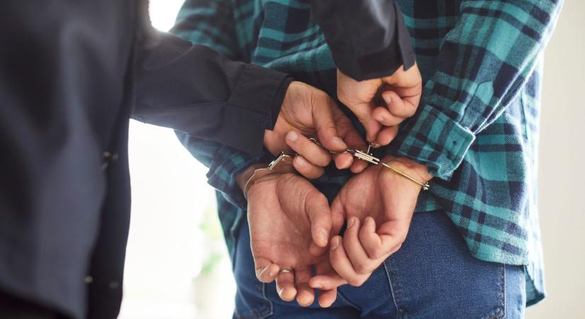 15 ezerért kínálta a kristályt a barcsi férfi, de ez nem volt neki elég, még nőket is futtatott
