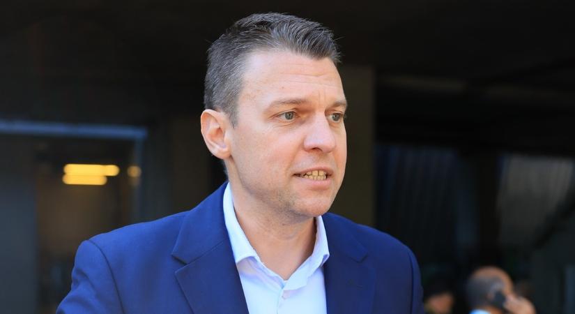 "Bolondokkal nem foglalkozom" - élesedik Menczer Tamás és Bencsik András között a vita