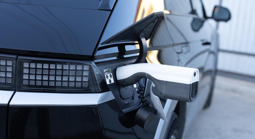 Kína eldobható elektromos autókkal szennyezi a világot – Főhet a feje az uniós autóiparnak