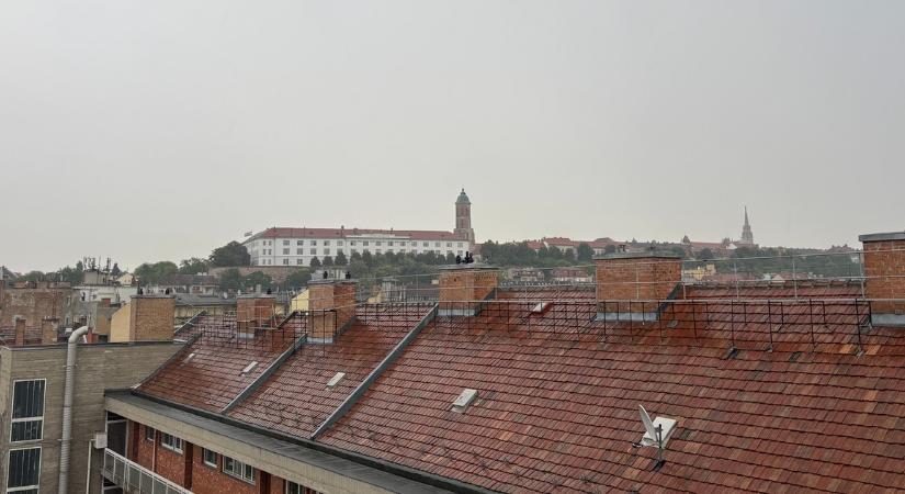 Ez a vihar száguld át Budapesten - készüljön fel, lehet orkán erejű szél és jég is
