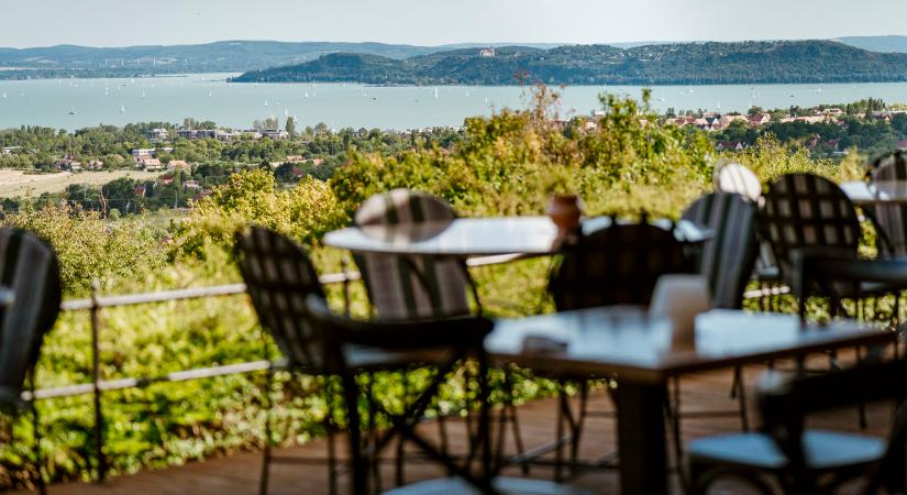 ST.DONAT – A Balaton páholyában