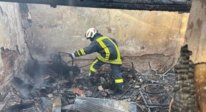 Hajszálon múlt a tragédia, a lángok már a lakóházat nyaldosták