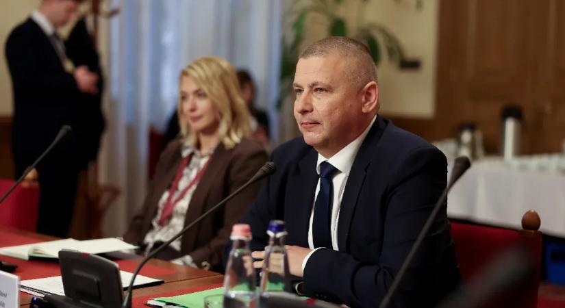 Ruszin Szendi Romulusz: Nem megyünk Csádba, nem állítjuk vissza a katonai sorkötelezettséget