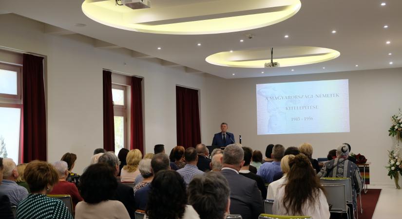 A magyarországi németek kitelepítéséről szóló könyvet mutattak be Dorogon